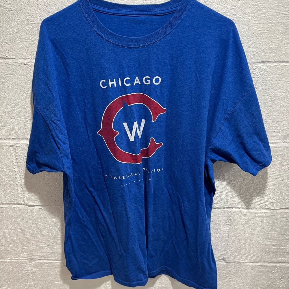 EUC Chicago Cubs Baseball T Shirt Mens 2XL Short Sleeve, Blue.